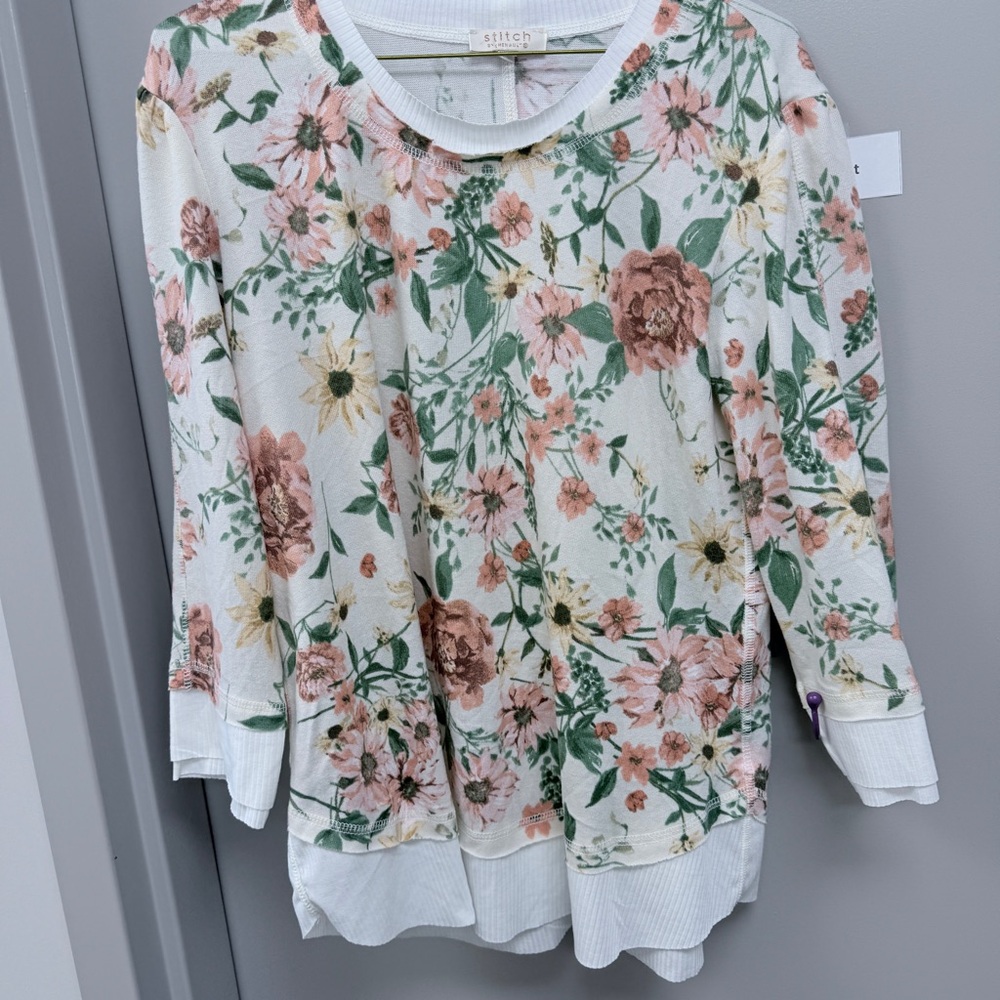 Stitch by Chenault-Floral Print Women's Top - White with‎ pale Pinks and greens